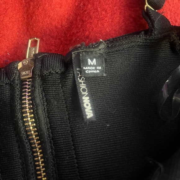 FASHION NOVA black crop top with gold zipper in the back, size medium - Picture 3 of 3